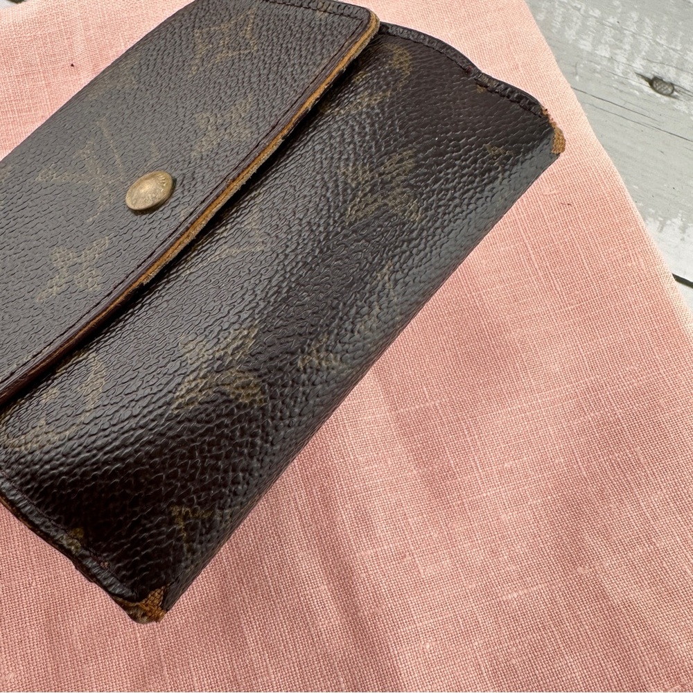 AUTHENTIC Louis Vuitton vintage Monogram Elise canvas wallet. - Picture 6 of 14